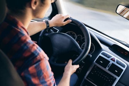 Perder o medo de dirigir: técnicas desenvolvidas por psicólogos