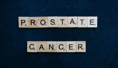 blocos com letras que dizem "câncer de próstata" em inglês