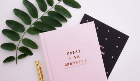negatividade melhora com a prática de gratidão