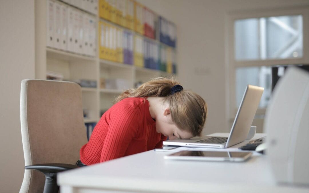 Sono e cansaço excessivo: 10 causas e como lidar