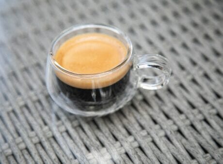 quantas xícaras de café são recomendáveis para não exagerar na cafeína
