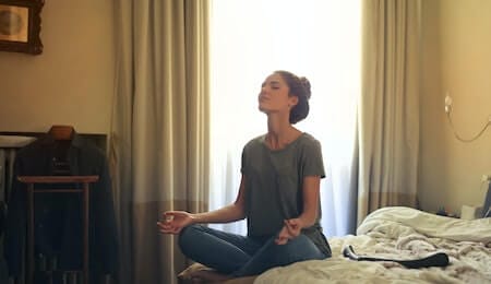 meditação ajuda a como ser uma pessoa calma