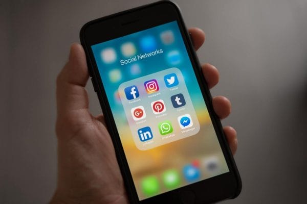 Suicídio e as redes sociais: como as mídias afetam a mente 