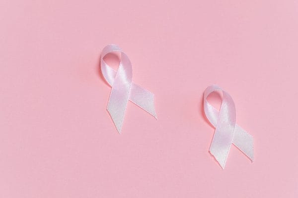 Como lidar com o câncer de mama: 5 hábitos essenciais