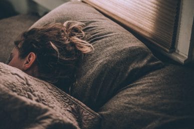 Privação do sono: Por que surge, o que causa e como resolver?