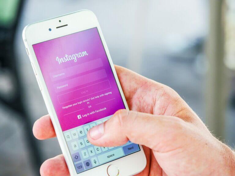 celular na página do instagram para mostrar como perder o vício no celular